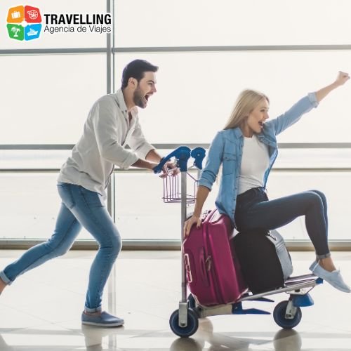 Pareja en aeropuerto Paquetes turísticos de Agencia de viajes en Porlamar